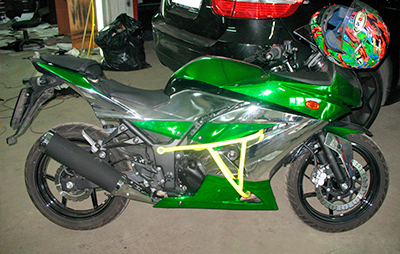 Оклейка мотоцикла Kawasaki хром пленкой