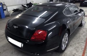 Оклейка капота и багажника карбоновой пленкой на Bentley Continental GT