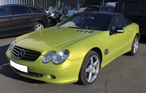 Полная оклейка автомобиля Mercedes-Benz SL 500 плёнкой Arlon Electric Lime