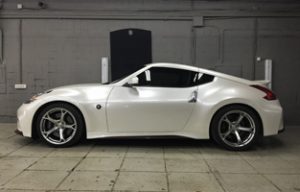 Полная оклейка Nissan 370Z пленкой белый перламутр