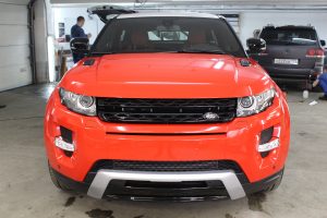 Полная оклейка Evoque пленкой KPMF красный глянец