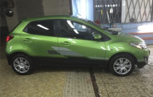 Изготовление наклеек на Mazda 2