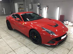 Оклейка передней части Ferrari защитной пленкой Hexis