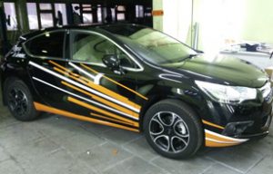 Наклейки ввиде полос на Citroen DS4