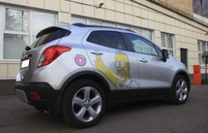 Винилография ввиде Барта Симпсона на Opel Mokka
