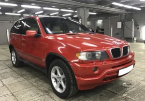 Полная оклейка BMW X5 в красный металлик 4