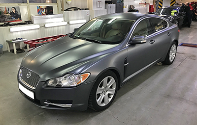 Полная оклейка Jaguar XF в серый матовый металлик