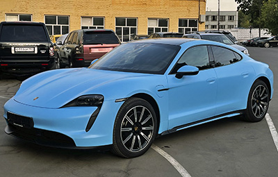 Полная оклейка Porsche Taycan в голубой мат