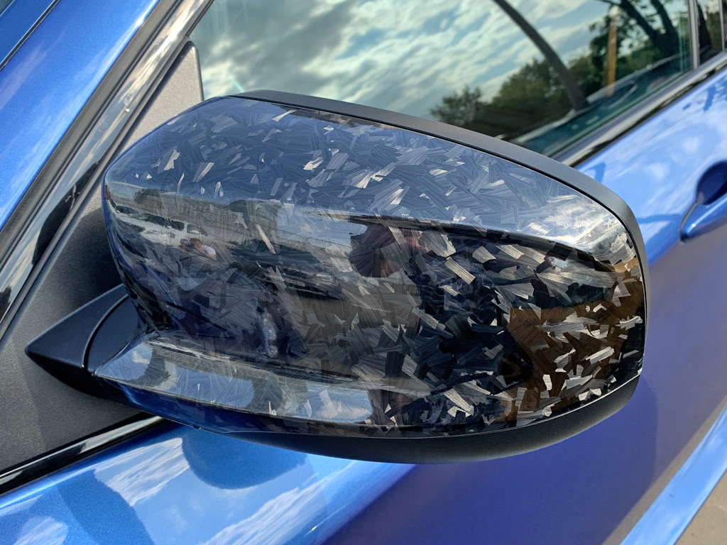 Оклейка зеркал карбоновой пленкой на BMW X5