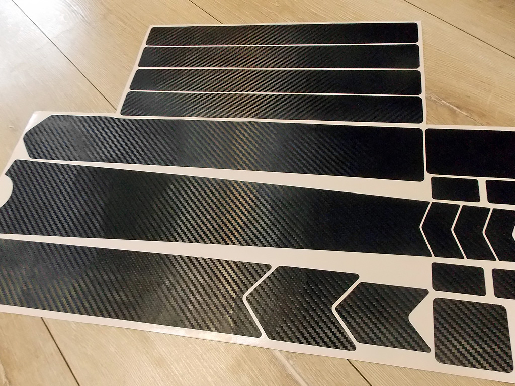 Наклейки из карбона 2
