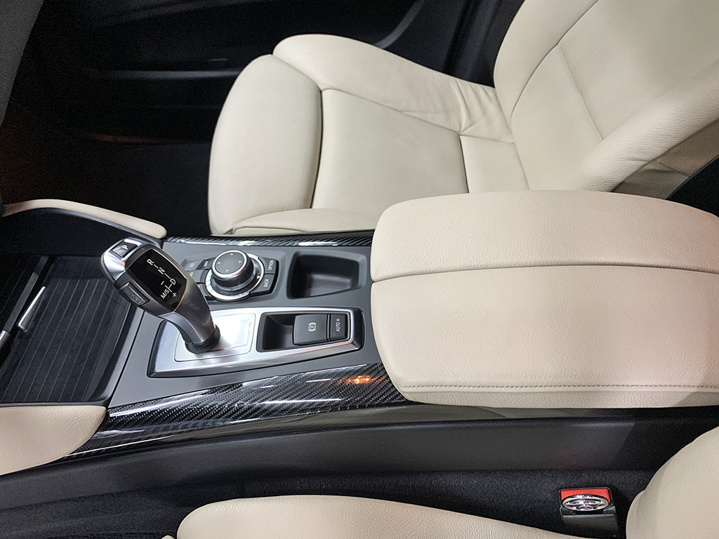 оклейка интерьера карбоном 3