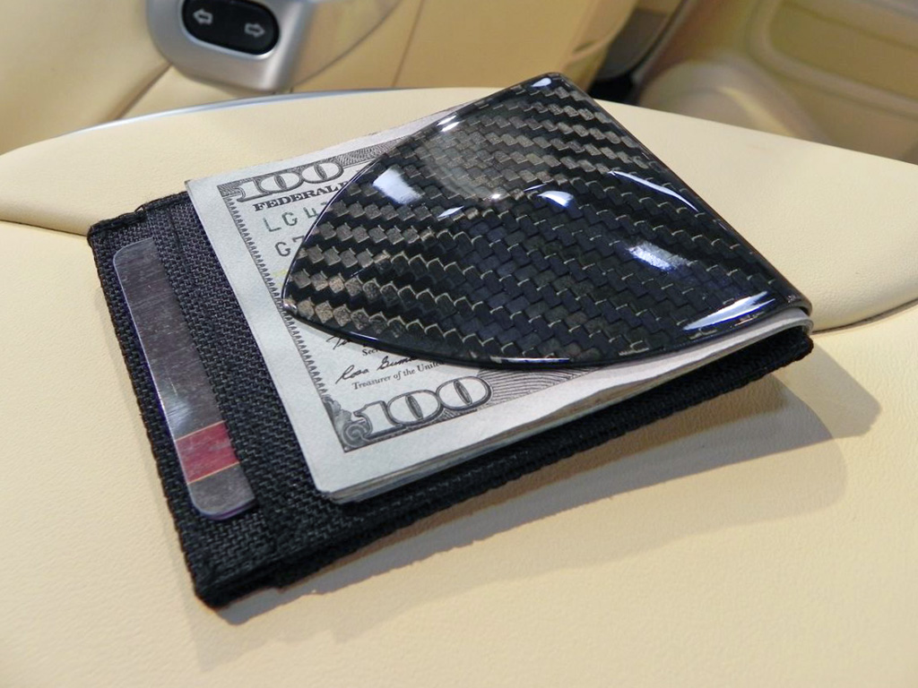 Оклейка зажима карбоном