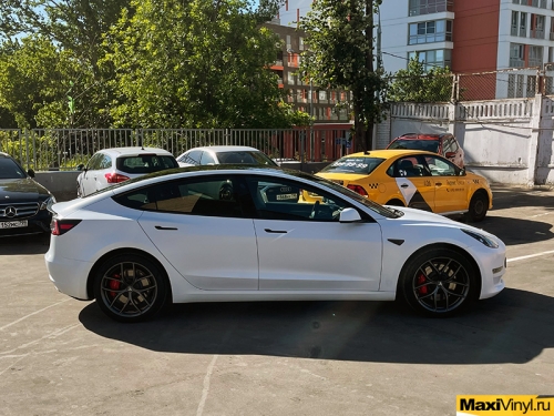 Полная оклейка Tesla Model 3 в прозрачный мат