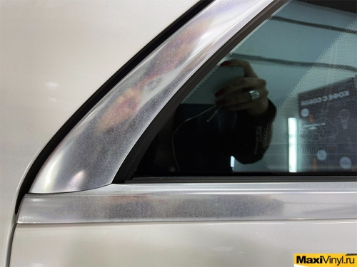 Оклейка оконных молдингов в черный глянец Mercedes-Benz S class