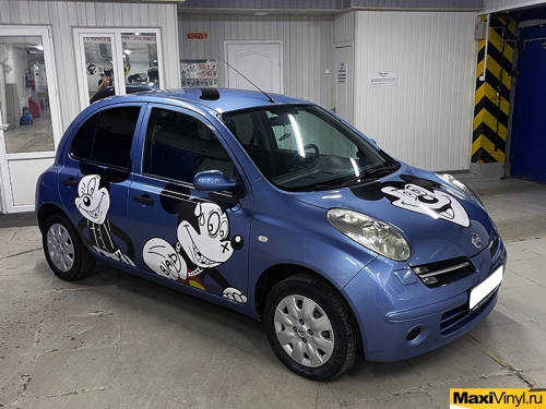 Наклейки на Nissan Micra с Микки Маусами