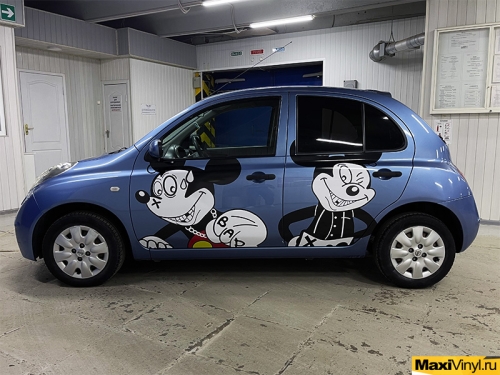 Наклейки на Nissan Micra с Микки Маусами