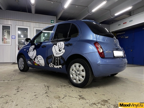 Наклейки на Nissan Micra с Микки Маусами