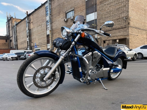 Полная оклейка мотоцикла Honda VTX 1300 Custom в темно-синий металлик