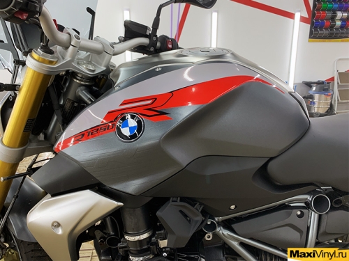Полная оклейка мотоцикла BMW R1250R + наклейки