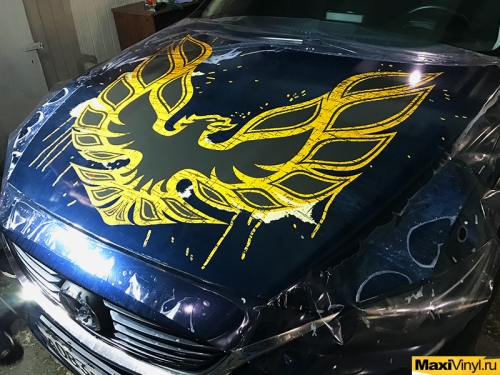 Винилография на капот Mazda 6 в виде птицы Феникс