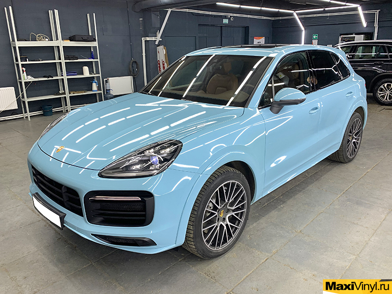 Полная оклейка Porsche Cayenne в голубой глянец - MaxiVinyl