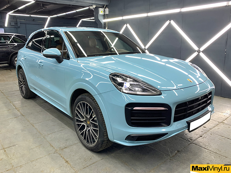 Полная оклейка Porsche Cayenne в голубой глянец - MaxiVinyl