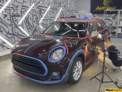 Преображение Mini Cooper Clubman с помощью наклеек и детейлинга
