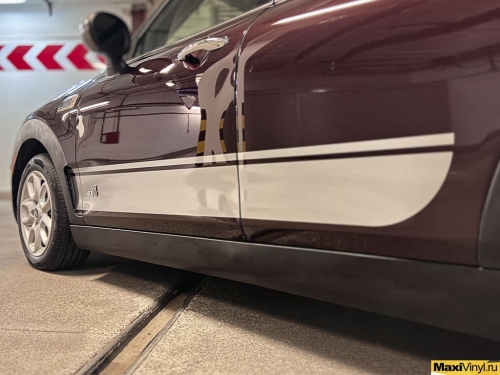 Преображение Mini Cooper Clubman с помощью наклеек и детейлинга