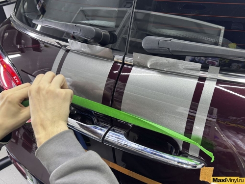 Преображение Mini Cooper Clubman с помощью наклеек и детейлинга