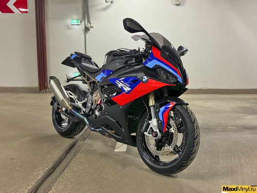 Оклейка мотоцикла BMW S1000RR в черный металлик