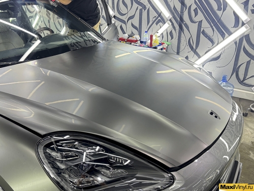 Оклейка Porsche Cayenne в чёрный матовый полик