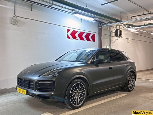 Оклейка Porsche Cayenne в чёрный матовый полик