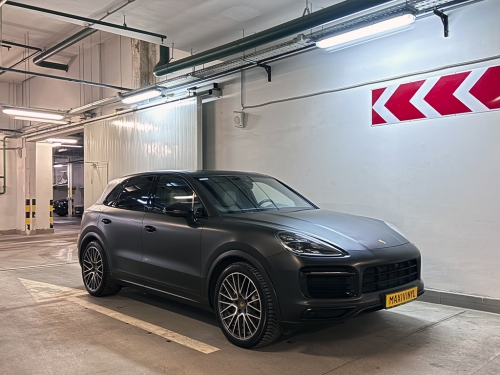 Оклейка Porsche Cayenne в чёрный матовый полик