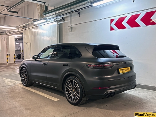 Оклейка Porsche Cayenne в чёрный матовый полик