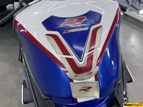 Оклейка мотоцикла BMW S1000RR в белый матовый перламутр