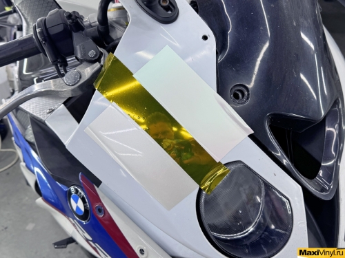 Оклейка мотоцикла BMW S1000RR в белый матовый перламутр
