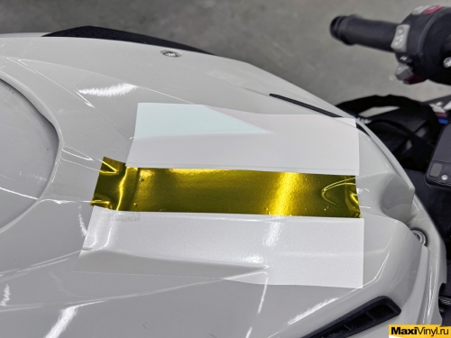 Оклейка мотоцикла BMW S1000RR в белый матовый перламутр
