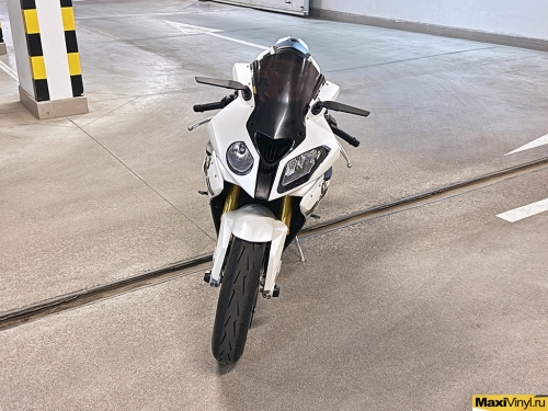 Оклейка мотоцикла BMW S1000RR в белый матовый перламутр