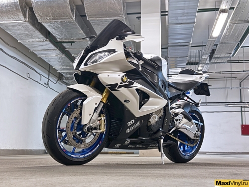 Оклейка мотоцикла BMW S1000RR в белый матовый перламутр