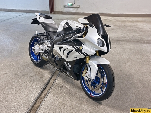 Оклейка мотоцикла BMW S1000RR в белый матовый перламутр