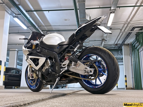Оклейка мотоцикла BMW S1000RR в белый матовый перламутр