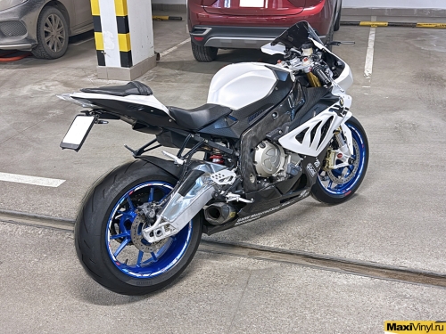 Оклейка мотоцикла BMW S1000RR в белый матовый перламутр