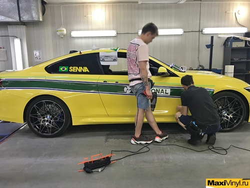 Изготовление наклеек на BMW M4