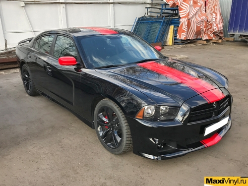 Красная полоса на Dodge Charger