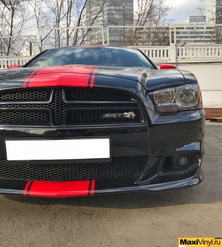 Красная полоса на Dodge Charger