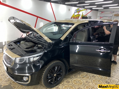 Оклейка верхней части KIA Carnival