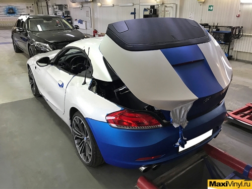 Полная оклейка BMW Z4 в золотисто-зеленый мат