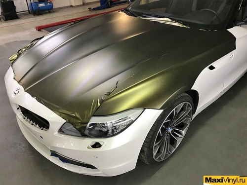 Полная оклейка BMW Z4 в золотисто-зеленый мат