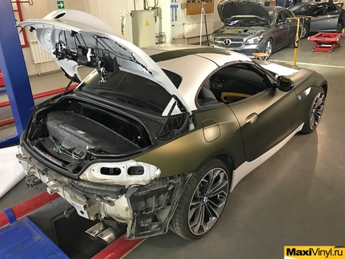 Полная оклейка BMW Z4 в золотисто-зеленый мат