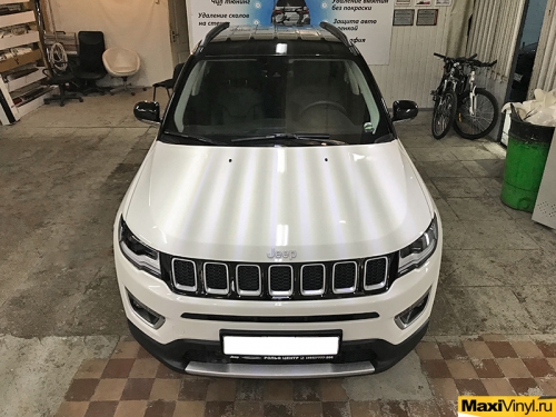 Оклейка верха в черный глянец на JEEP Compass